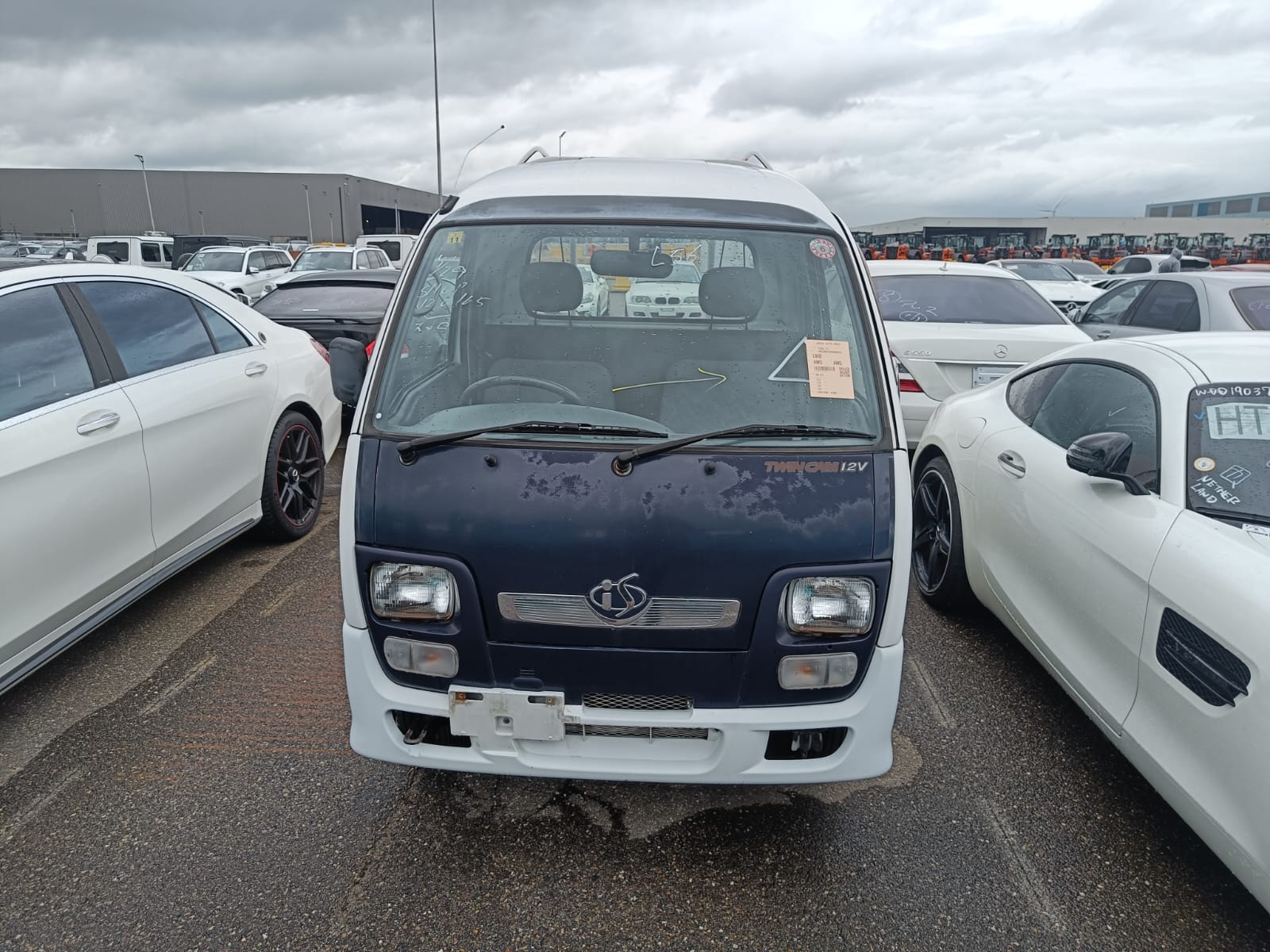 Daihatsu Hijet S110 front view